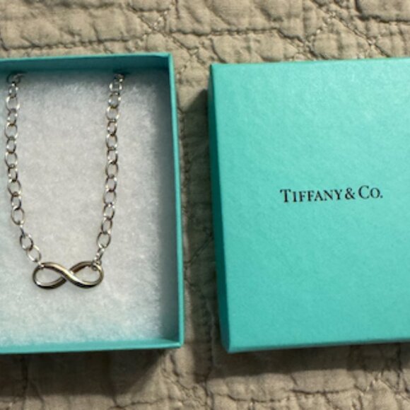 Tiffany Infinity Silver Necklace w/ Chunky Chain NWT (EXCLUSIVE!) - Picture 7 of 8